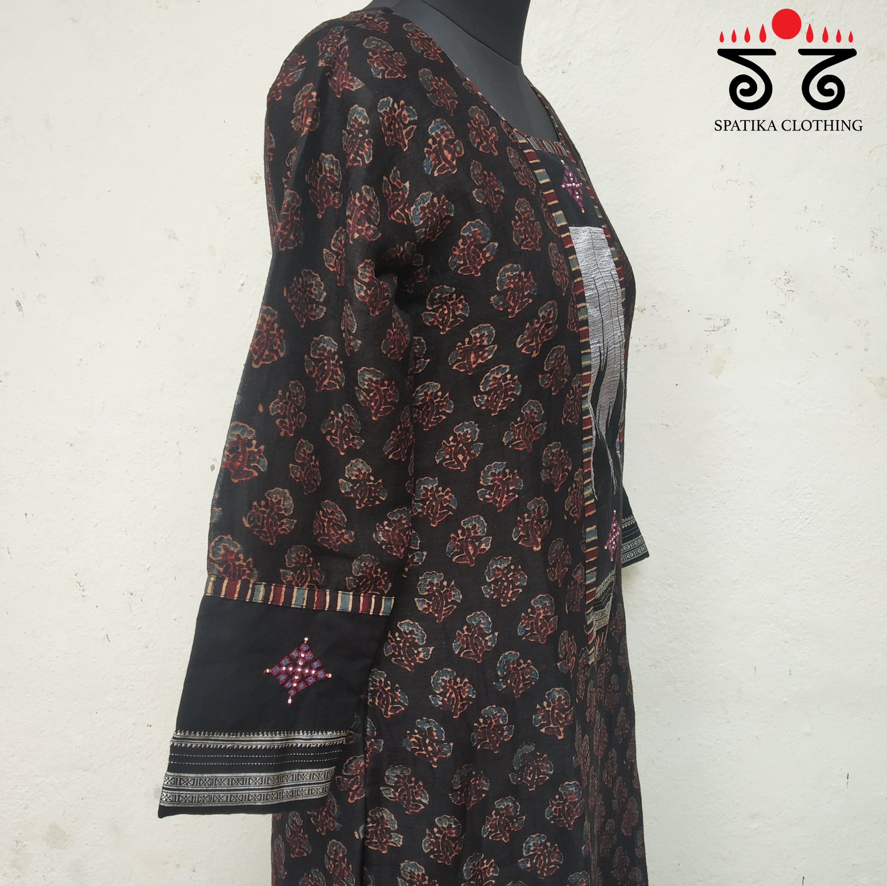 Ajrakh - Ilkal Hand Embroidered Kurta
