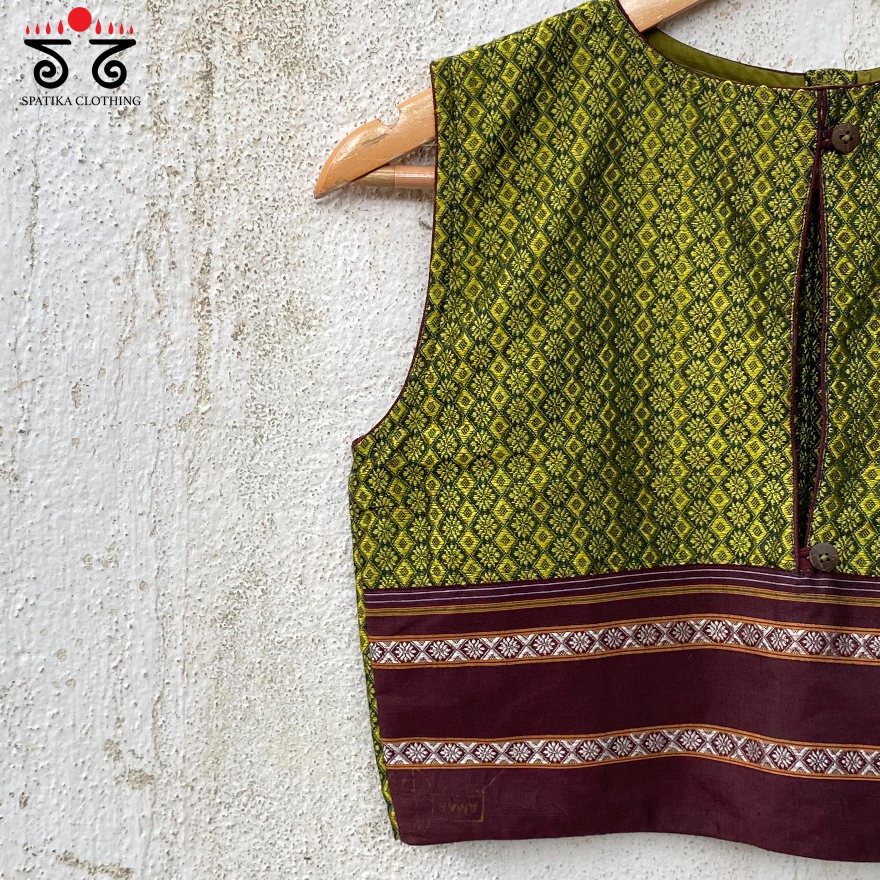 Khun Sleeveless Blouse